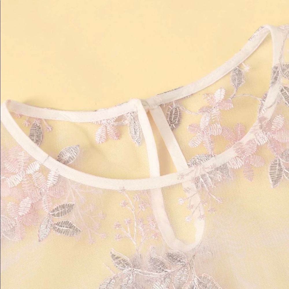 Floral embroidered mesh crop top - Picture 3 of 8